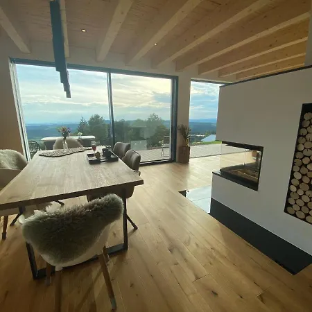 Bergchaletweitblick *