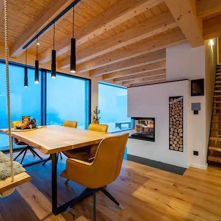 Bergchaletweitblick *