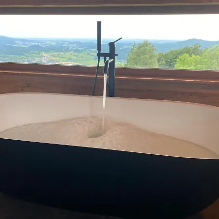 Bergchaletweitblick * Grainet