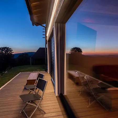 Bergchaletweitblick Grainet