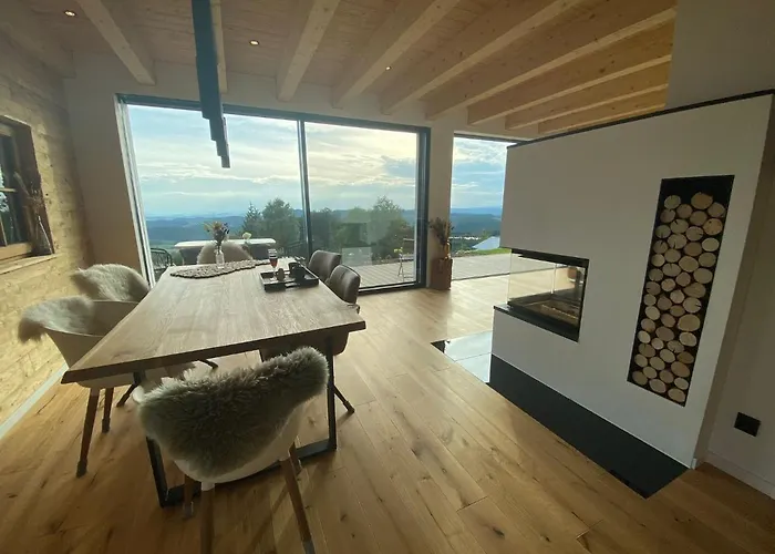 Bergchaletweitblick *